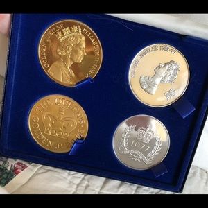 4 medallions (not money) celebrating QUEEN ELIZABETH silver and gold Jubilees